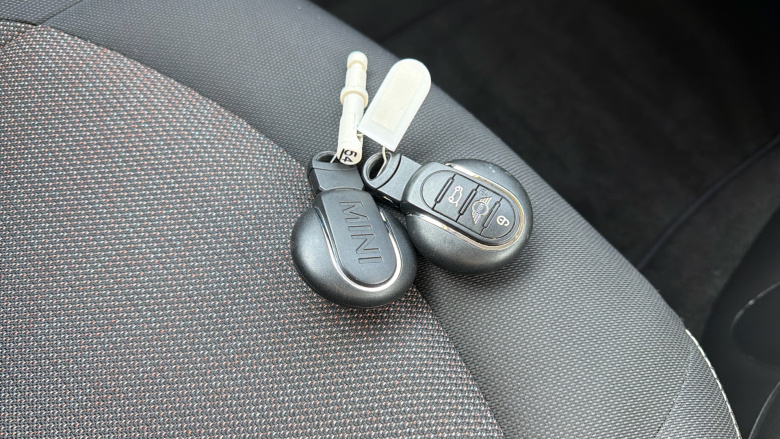 MINI Hatchback 1.5 Cooper Classic 3dr Auto Petrol Hatchback